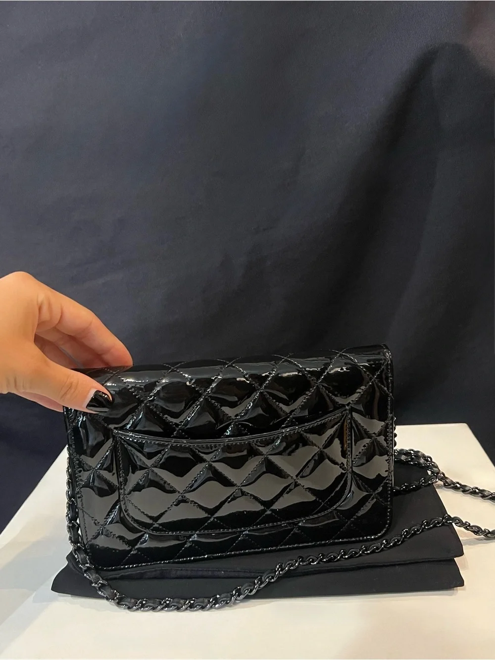 CHANEL WALLET ON CHAIN - VERNIS NOIR